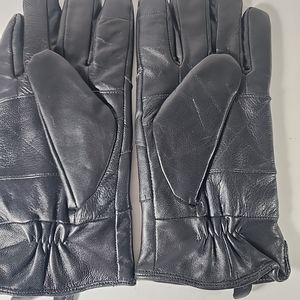 Men's Thinsulate leather gloves.